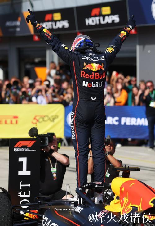 F1迈阿密站冲刺赛:诺里斯夺冠,维斯塔潘排名仅第17 F1迈阿密站冲刺赛:诺里斯夺冠,维斯塔潘排名仅第17